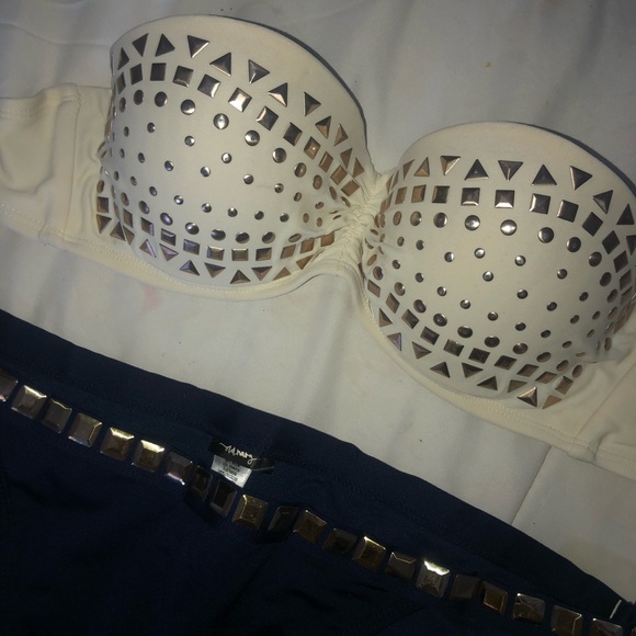 Bikini - Picture 4 of 5